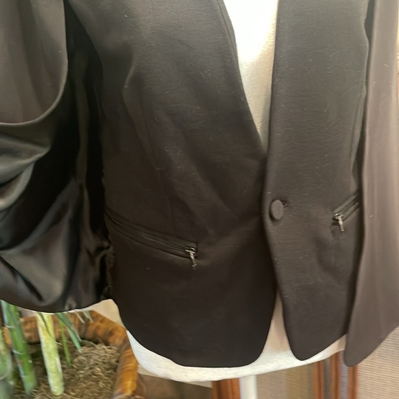Izzue S black lined one button bat wing sleeve cape with zip pockets - Picture 1 of 10